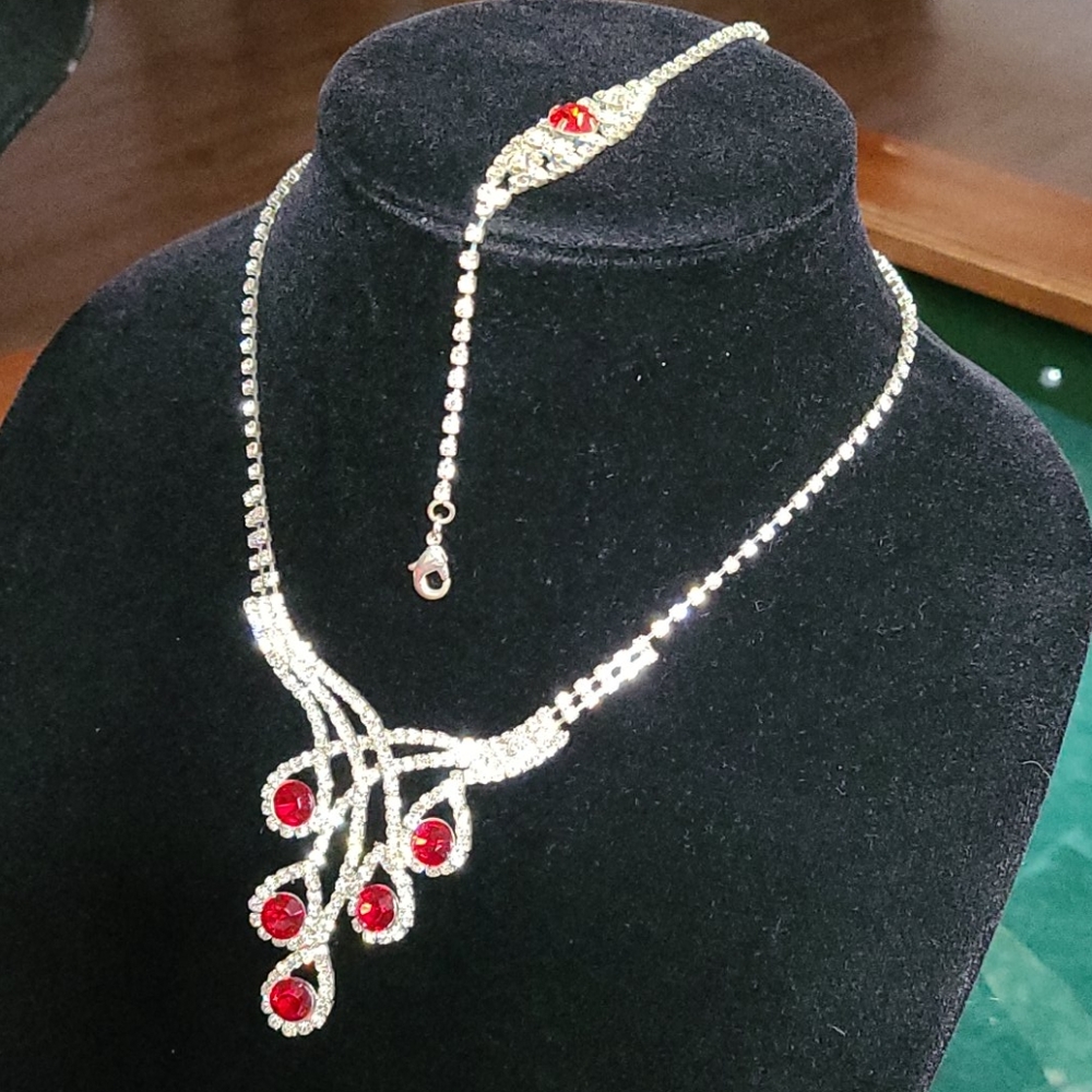 Beutiful set rhinestones necklace and bracelet - Picture 6 of 6